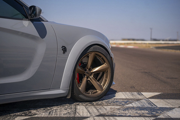 Фото дисков American Racing TTF Сатиновая бронза на Dodge Charger VII