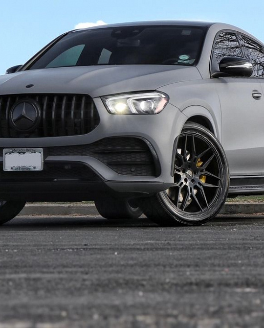 Фото дисков Bogota Черный глянец на Mercedes-Benz GLE II