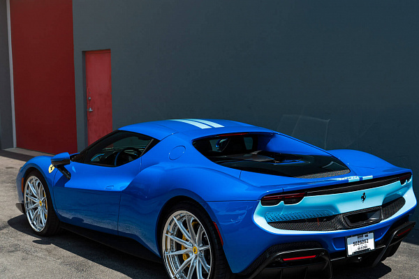 Фото дисков HRE S104SC Глянцевый лак на Ferrari 296