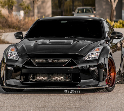 Фото дисков Strasse Wheels R10 Competition на Nissan GT-R