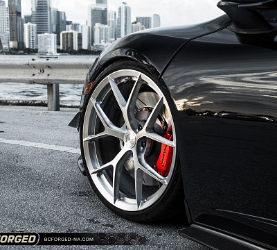 Фото дисков BC Forged KL01 на McLaren 12C