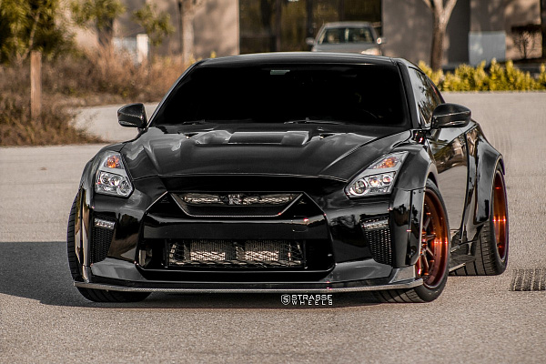 Фото дисков Strasse Wheels R10 Competition Другой цвет на Nissan GT-R