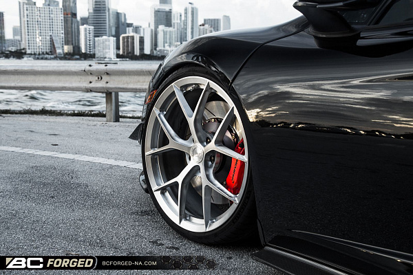 Фото дисков BC Forged KL01 Глянцевый лак на McLaren 12C