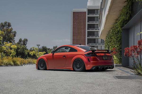 Фото дисков Rotiform LHR-M Черный сатин на Audi TT (8S)