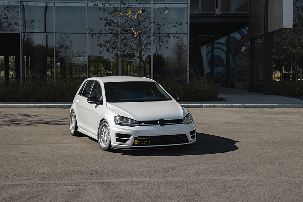 Фото дисков Motegi Racing MR144 M9 Серебро на Volkswagen Golf VII
