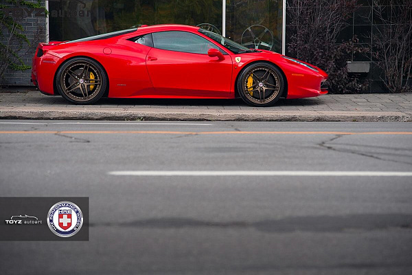 Фото дисков HRE S107 Сатиновая бронза на Ferrari 458