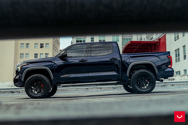 Фото дисков Vossen HF6-4 Черный глянец на Toyota Tundra III