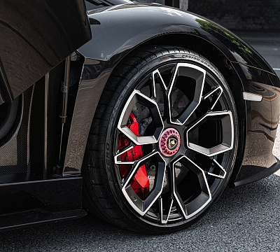 Фото дисков Kahn Type 53 на Lamborghini Aventador