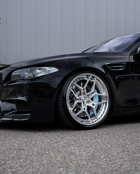 Фото дисков ST21.2 Полированный лак на BMW 5/M5 (F10)