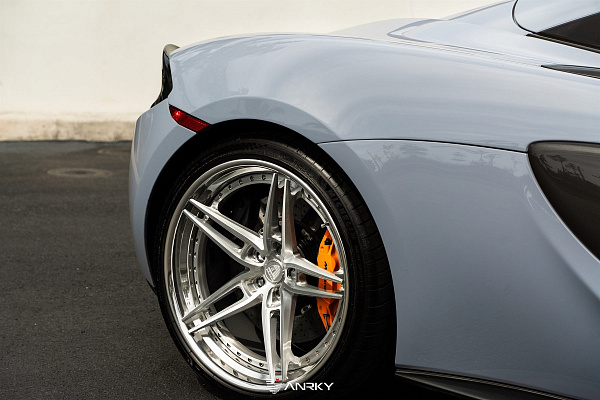 Фото дисков Anrky AN37 Глянцевый лак на McLaren 570S
