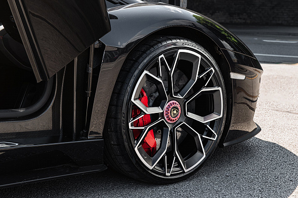 Фото дисков Kahn Type 53 Алмазная проточка на Lamborghini Aventador