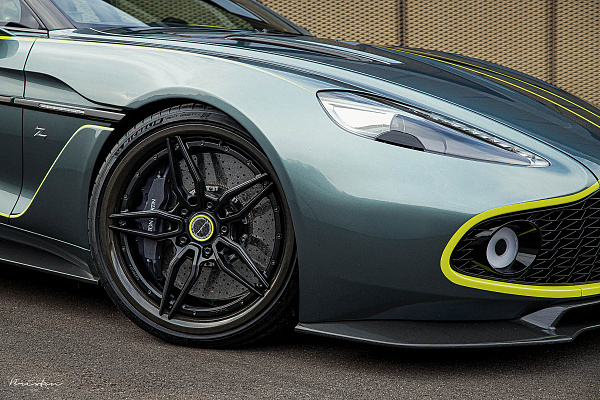 Фото дисков Brixton Forged PF2 Черный сатин на Aston Martin Zagato