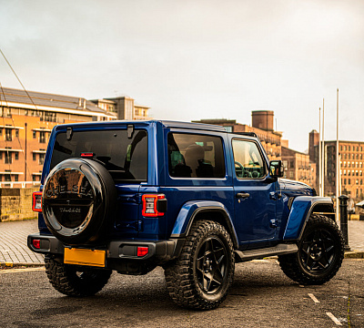 Фото дисков Kahn Mondial Retro на Jeep Wrangler IV (JL)
