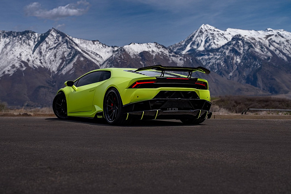 Фото дисков Strasse Wheels SV10T Deep Concave FS Черный глянец на Lamborghini Huracan
