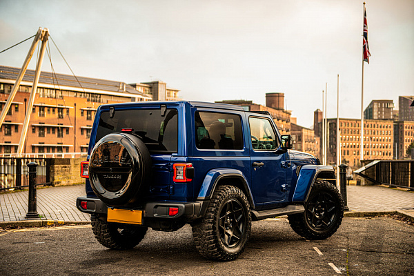 Фото дисков Kahn Mondial Retro Черный сатин на Jeep Wrangler IV (JL)