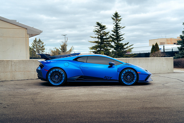 Фото дисков Brixton Forged FDE06 Aerotech Синий сатин на Lamborghini Huracan