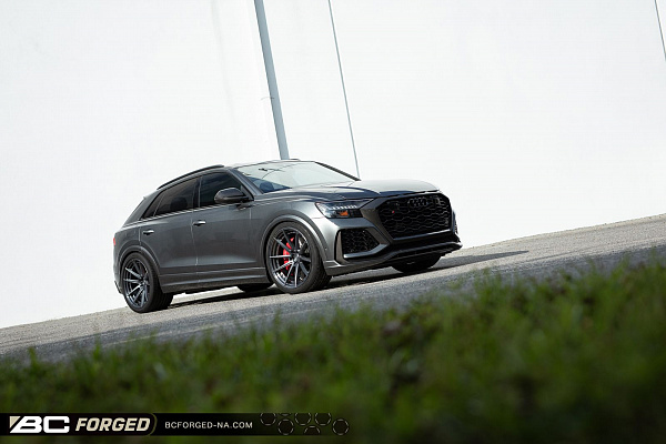Фото дисков BC Forged HCA191 Сатиновый темный лак на Audi Q8