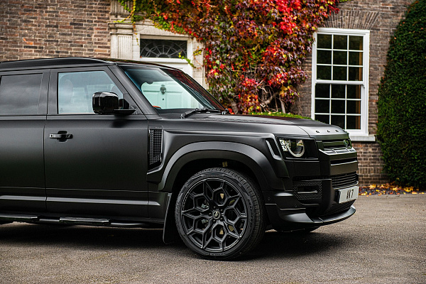 Фото дисков Kahn Type 57 RS Черный матовый на Land Rover Defender II