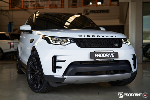 Фото дисков Vossen UV-2 Глянцевый темный лак на Land Rover Discovery V
