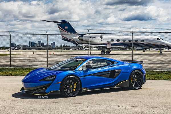 Фото дисков Strasse Wheels R10 Deep Concave FS Черный сатин на McLaren 600