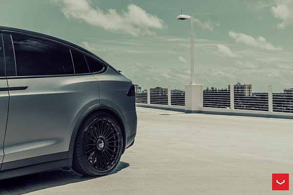 Фото дисков Vossen HF-8 Черный глянец на Tesla Model X