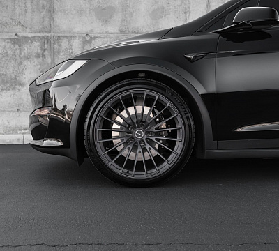 Фото дисков Brixton Forged PF20 R на Tesla Model X
