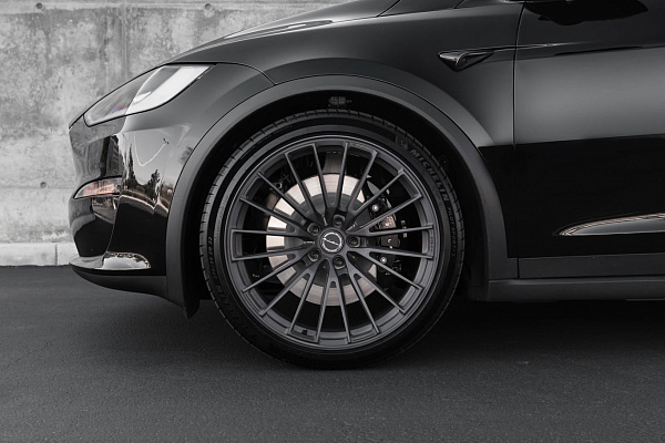 Фото дисков Brixton Forged PF20 R Сатиновый графит на Tesla Model X