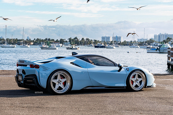 Фото дисков Strasse Wheels F5 Track Глянцевый лак на Ferrari SF90