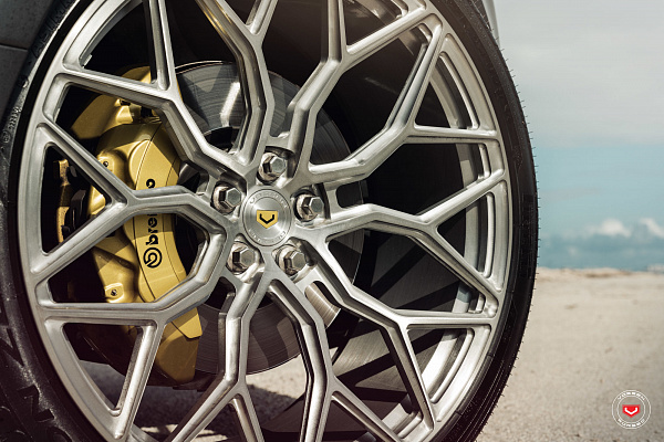Фото дисков Vossen S17-01 Глянцевый тонированный лак на Range Rover IV