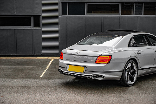 Фото дисков Kahn Type 8 Черный матовый на Bentley Flying Spur III