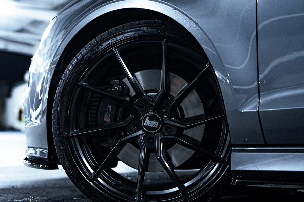 Фото дисков Bola B25 Черный сатин на Audi A/S/RS 3 (8V)