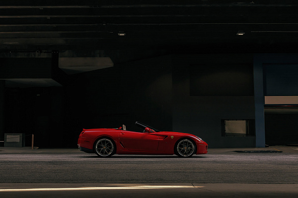 Фото дисков HRE S101 Глянцевый темный лак на Ferrari 599