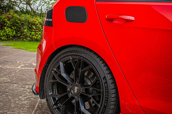Фото дисков Bola FLF Черный глянец на Volkswagen Golf VII