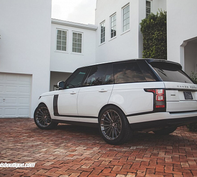 Фото дисков HRE P103 на Land Rover Range Rover IV