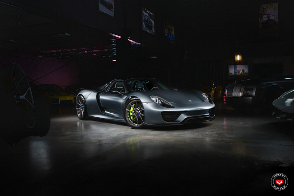Фото дисков Vossen EVO-2 Глянцевый темный лак на Porsche 918 Spyder
