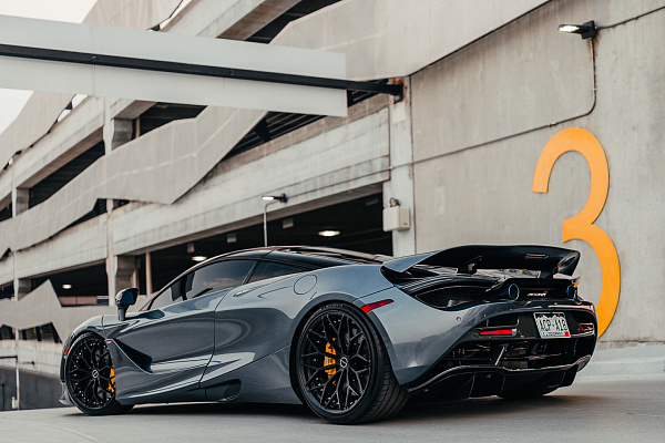 Фото дисков Brixton Forged CM6-R Черный сатин на McLaren 720S