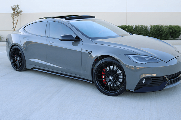 Фото дисков HRE P103 Черный сатин на Tesla Model S