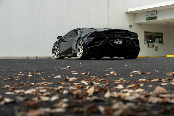 Фото дисков HRE 527 Сатиновая шампань на Lamborghini Huracan