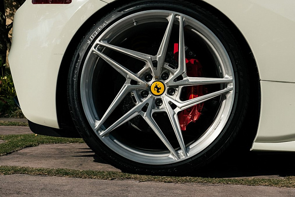 Фото дисков Anrky S1-X3 Глянцевый лак на Ferrari 488