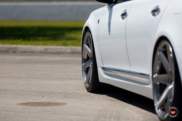 Фото дисков Vossen CG-207 Глянцевый лак на Lexus LS IV