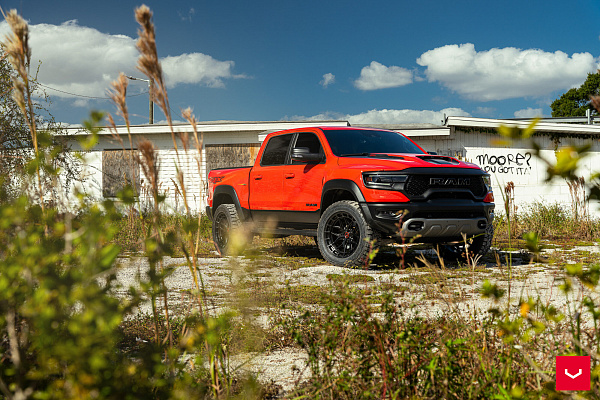 Фото дисков Vossen HFX-1 (6-Lug) Черный сатин на Ram 1500 V