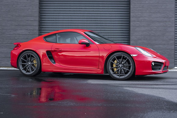 Фото дисков Bola FLC Сатиновый графит на Porsche Cayman II