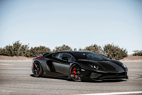 Фото дисков Brixton Forged PF5 Черный глянец на Lamborghini Aventador