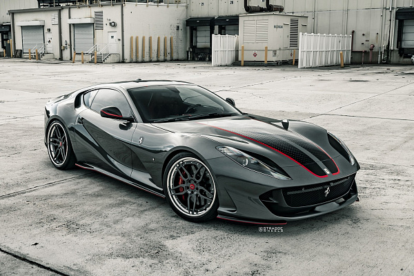 Фото дисков Strasse Wheels SV4 Deep Concave FS Сатиновый графит на Ferrari 812