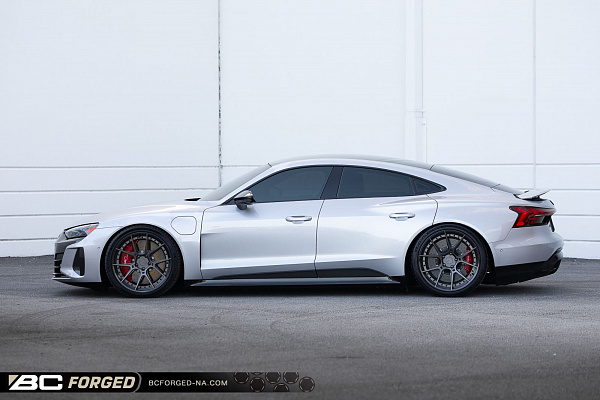 Фото дисков BC Forged HCA165 Матовый графит на Audi E-tron GT