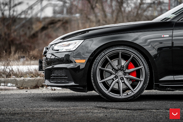 Фото дисков Vossen HF-3 Глянцевый графит на Audi A/S/RS 4 (B9)