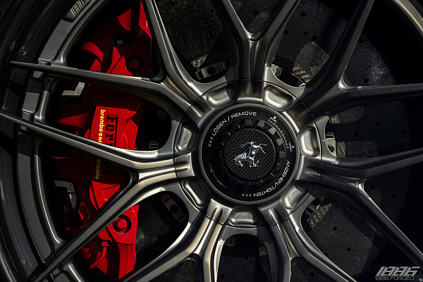 Фото дисков 1886 Wheels XR004 Сатиновый графит на Ferrari 488
