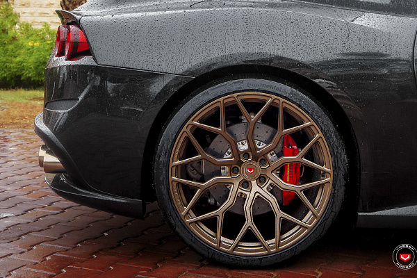 Фото дисков Vossen S17-01 Сатиновая бронза на Ferrari GTC4Lusso