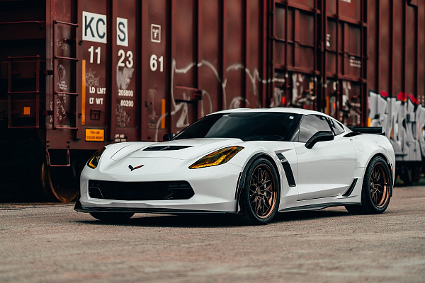 Фото дисков Anrky RS1 Сатиновая темная бронза на Chevrolet Corvette C7