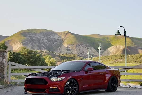 Фото дисков MRR M350 Черный глянец на Ford Mustang VI